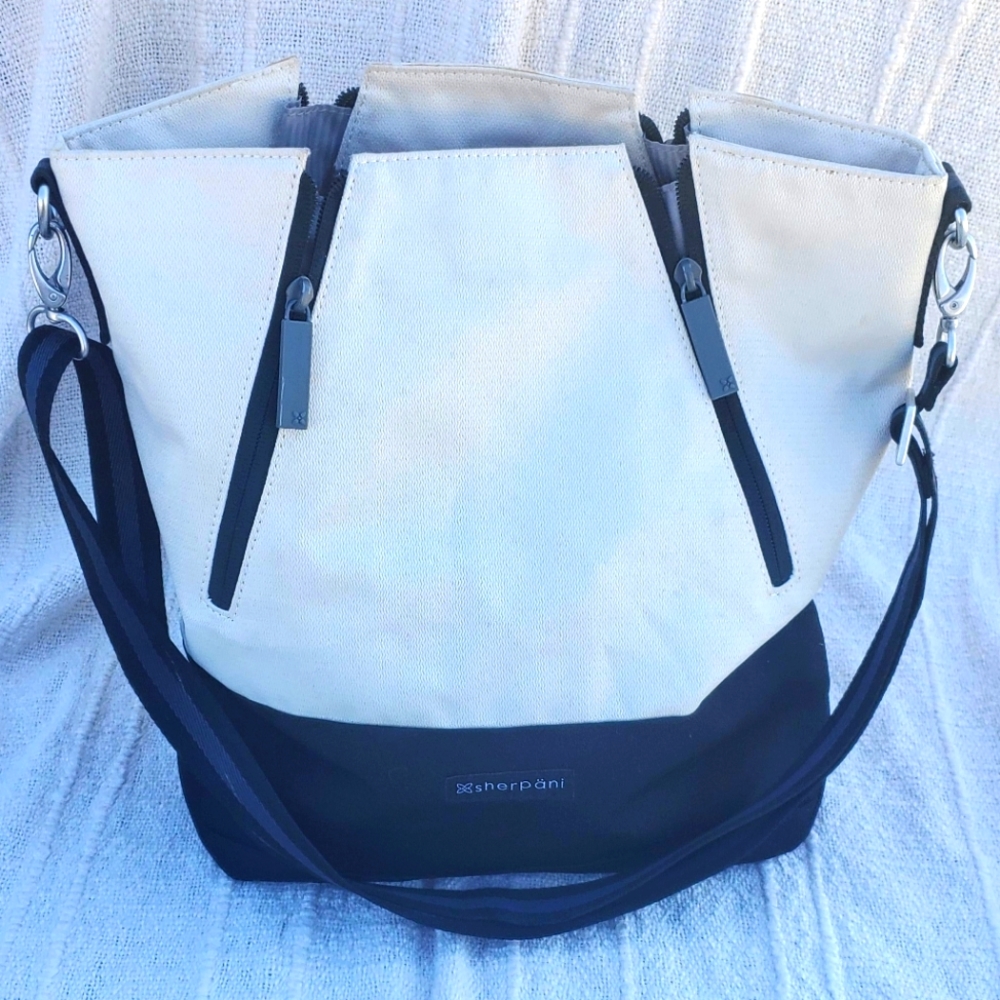 Sherpani Cream & Black Tote 2 Way
